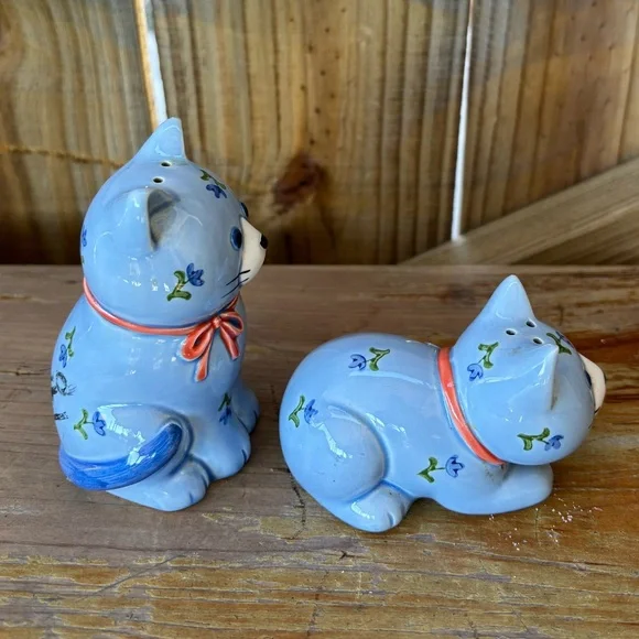 Set of 2 Vintage Otagiri Blue Floral Kitty Cat Salt & Pepper Shakers - Picture 3 of 6
